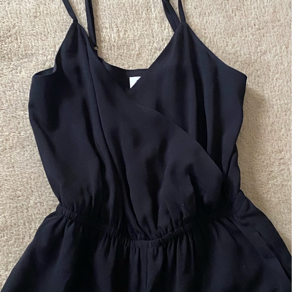 Black spaghetti strap jumper. - Picture 1 of 2